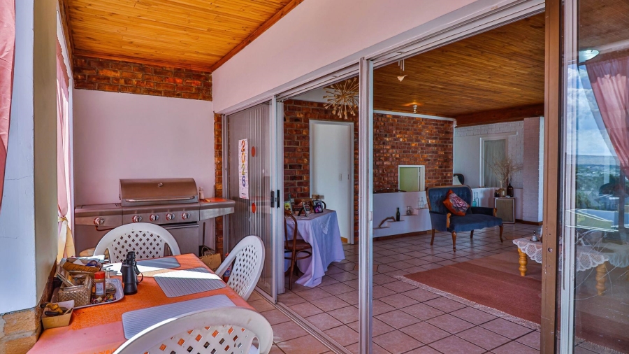 4 Bedroom Property for Sale in De Kelders Western Cape